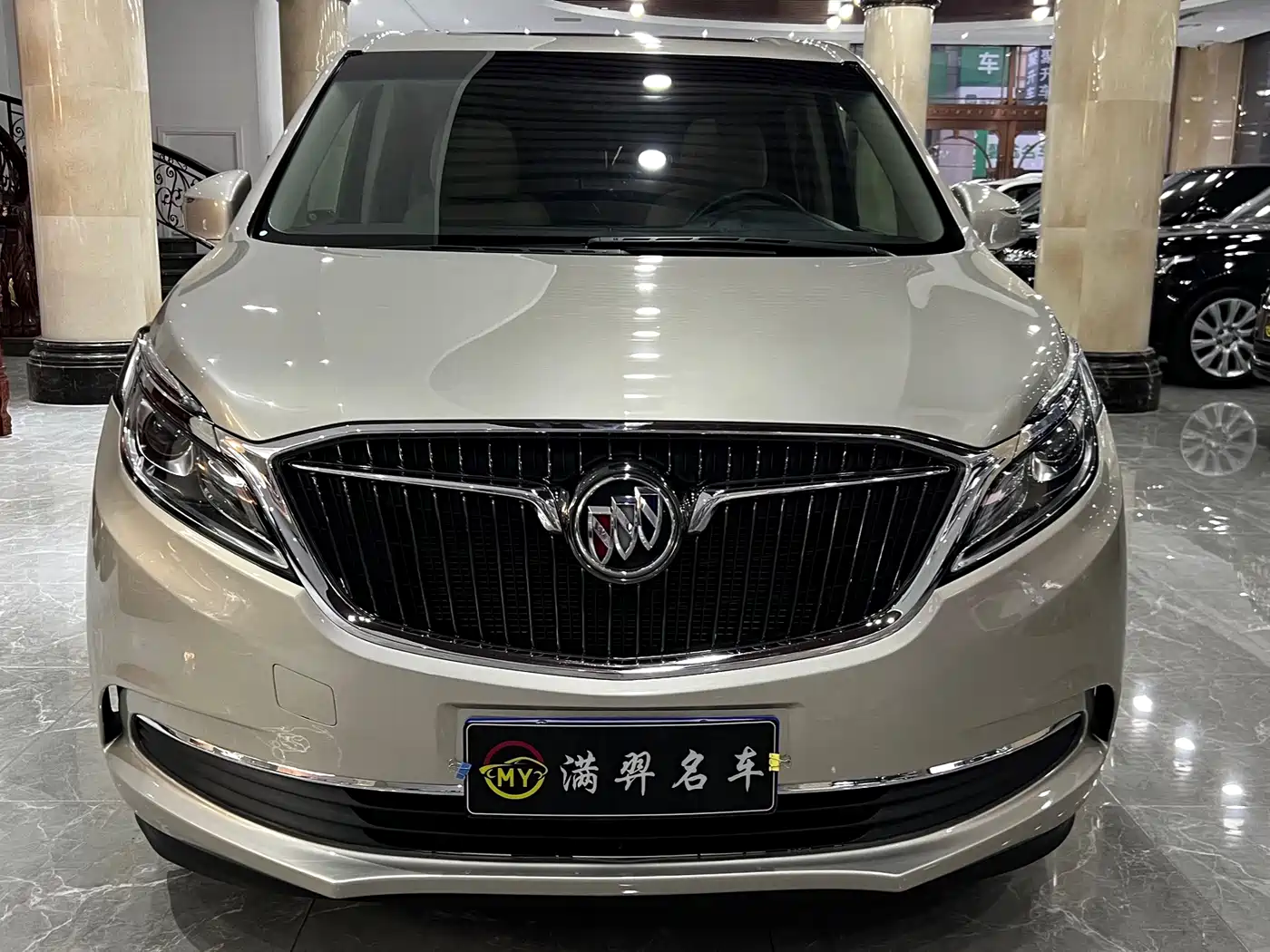 Фото 2 - Buick GL8