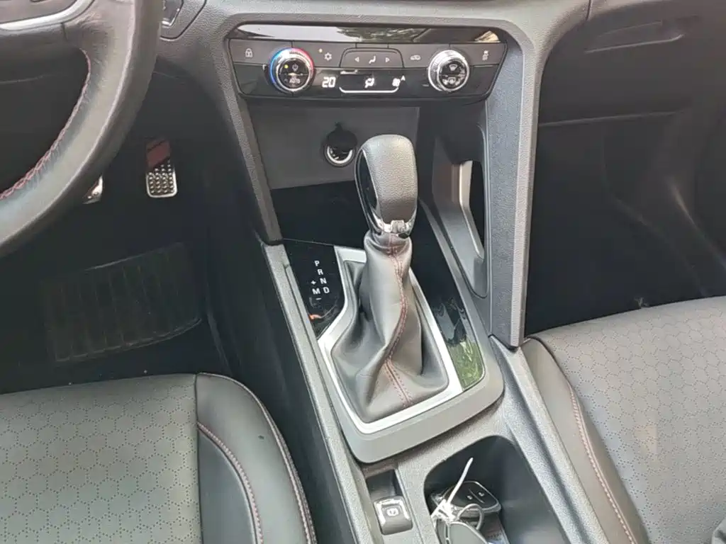 Chevrolet Volando 2019 2018 Redline 530T Auto Premium Edition (5+2 seater) China V