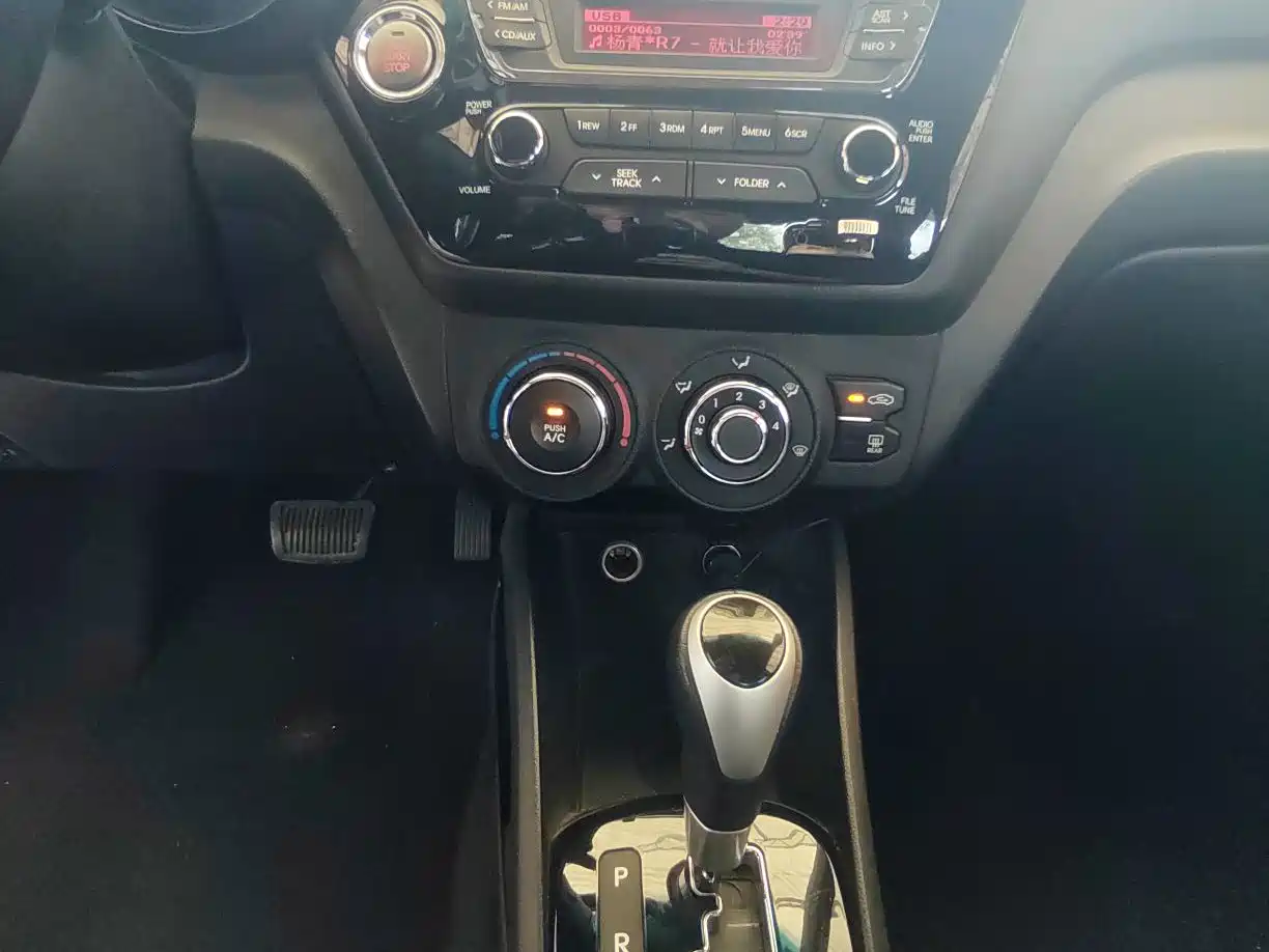 Kia K2 2013 2012 Sedan 1.6L AT Premium Commemorative Edition