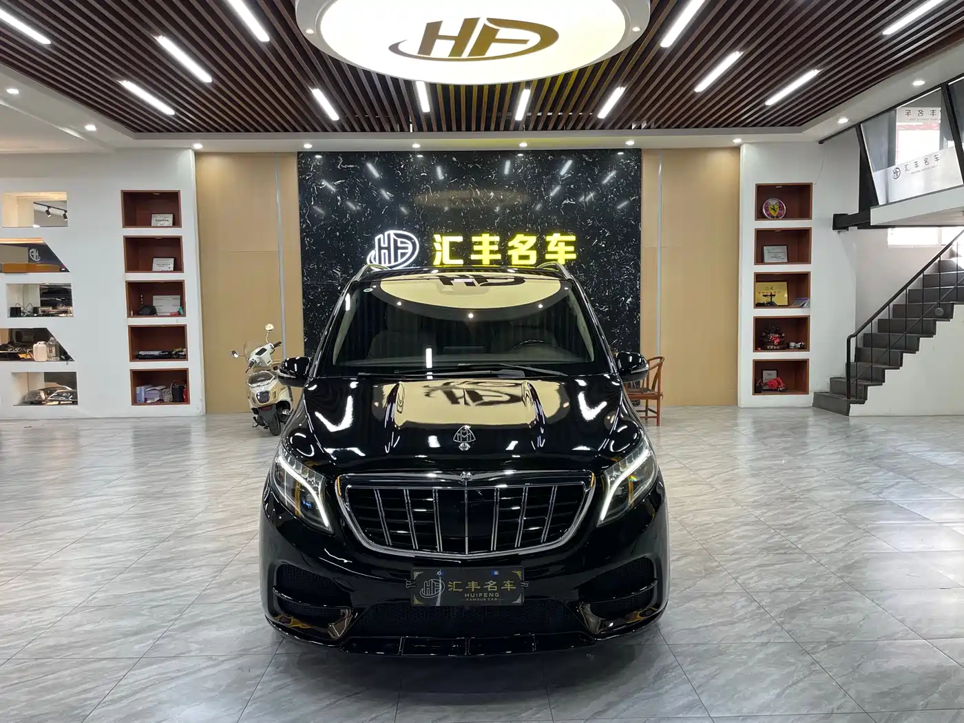 Mercedes-Benz V-Class 2018 V 260 L Premium Long Wheelbase Edition China VI фото 2