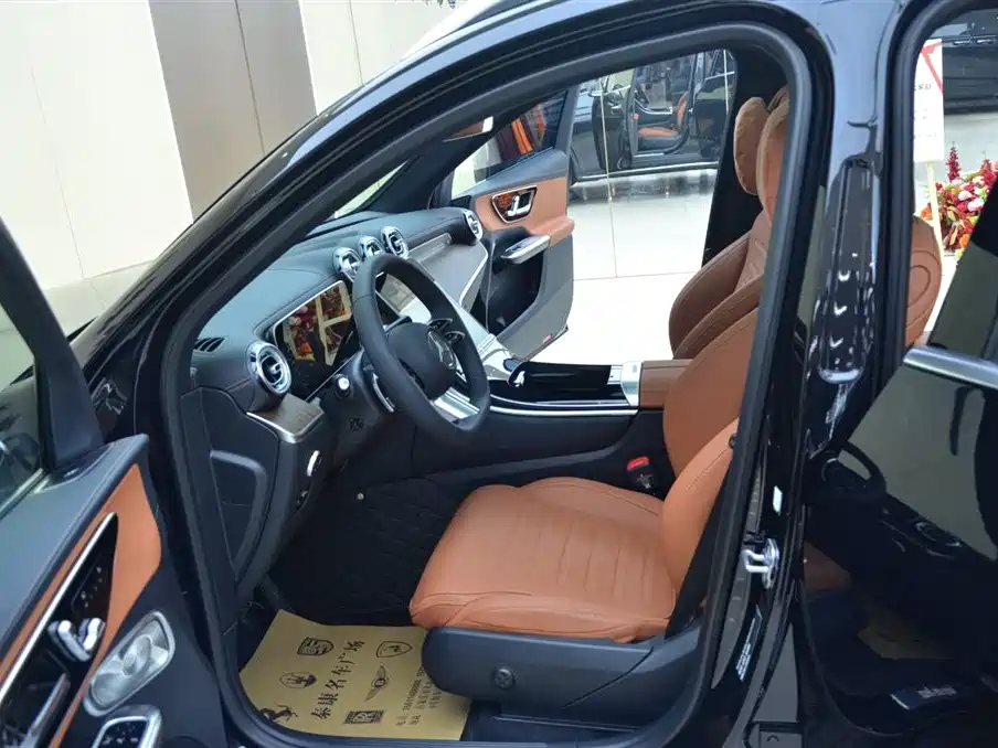 Mercedes-Benz GLC 2026 GLC 300 L 4MATIC Sport 5-Seater фото 4