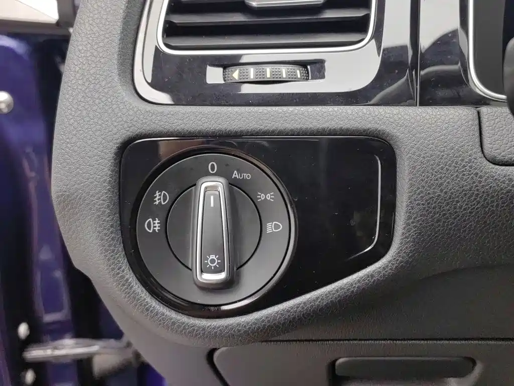 صورة 21 - Volkswagen Golf