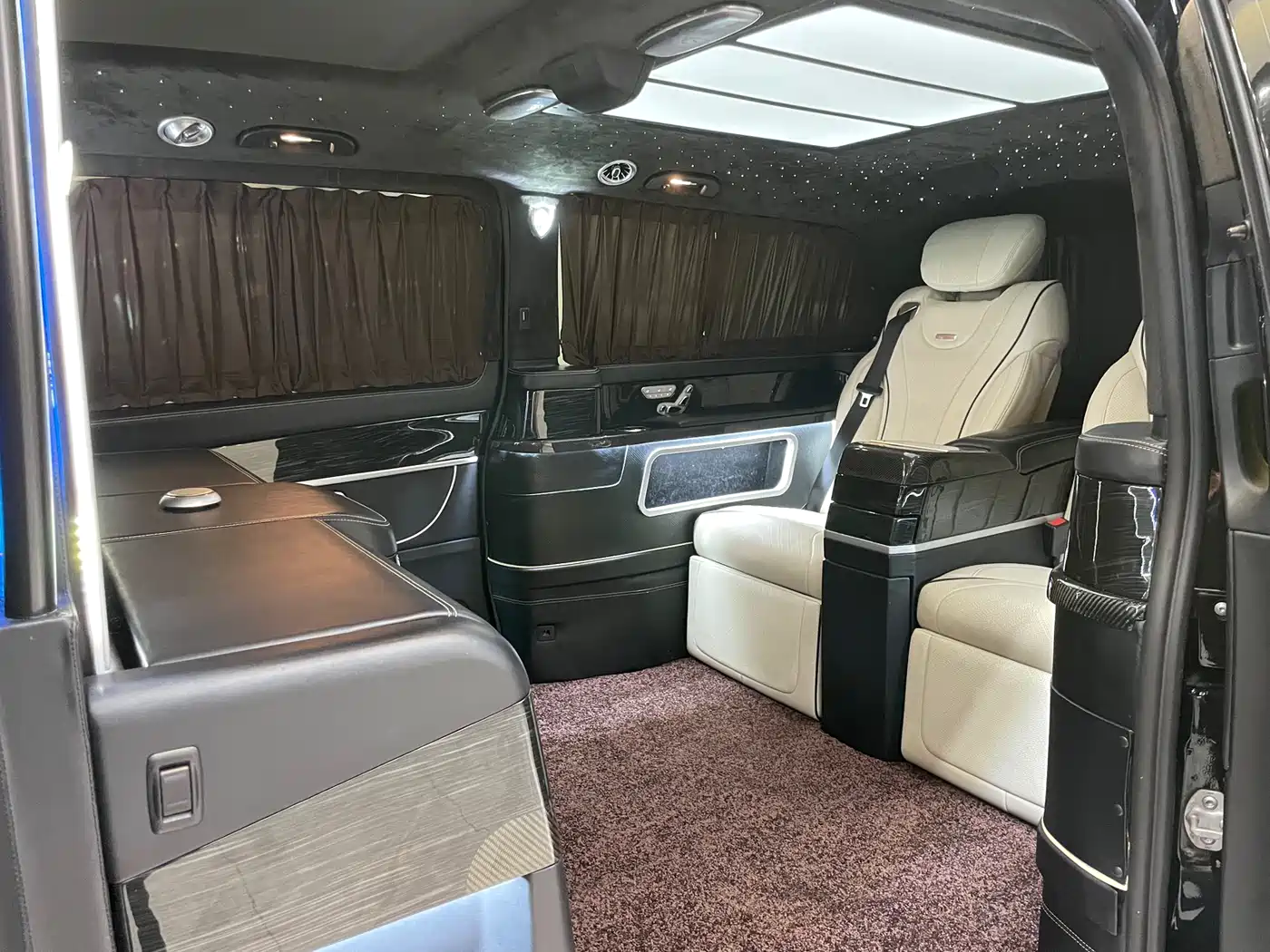 Mercedes-Benz V-Class 2018 V 260 L Premium Long Wheelbase Edition China VI фото 20