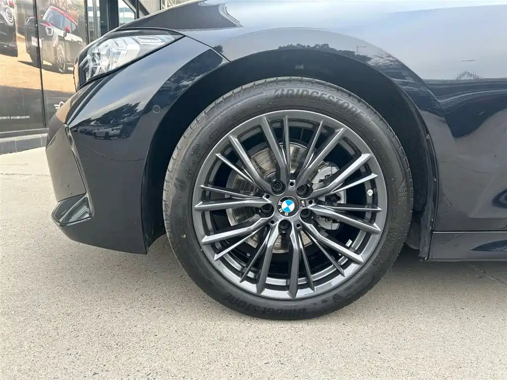 BMW 3 Series 2024 325i M Sport Shadowline Package фото 8