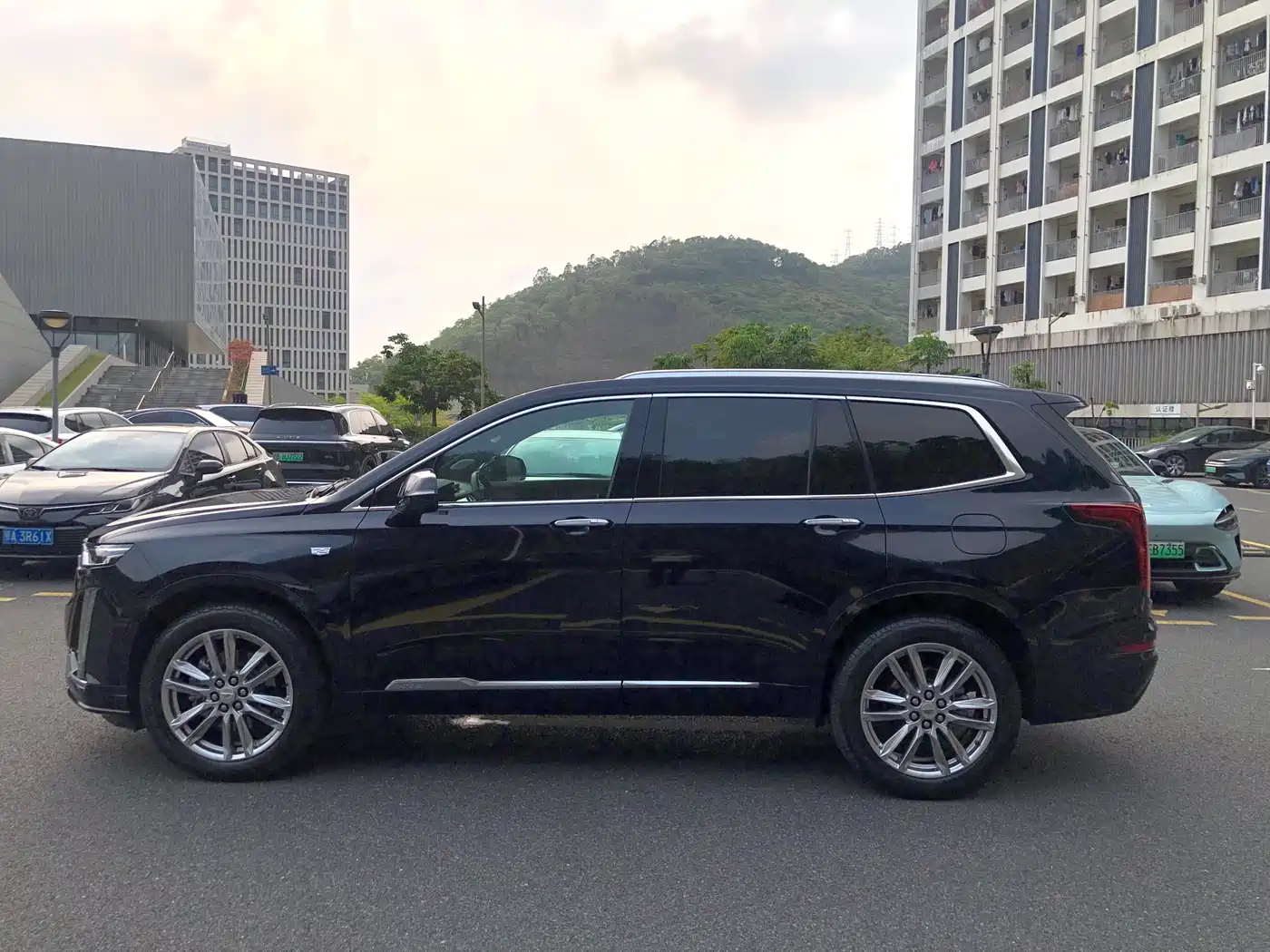 CADILLAC XT6