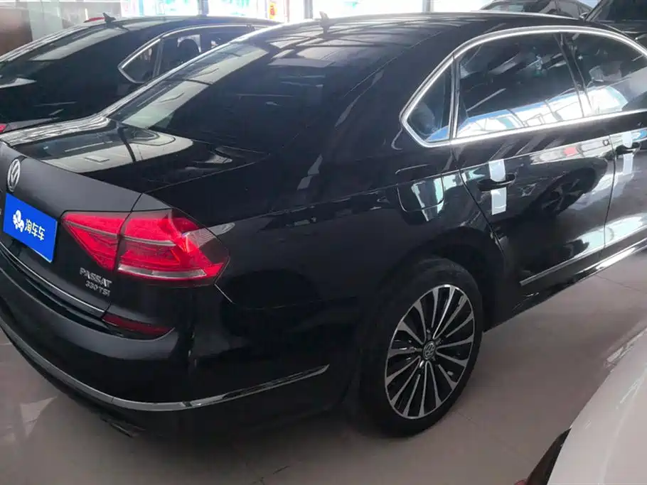 Volkswagen Passat 2016 330TSI DSG Executive Edition фото 3