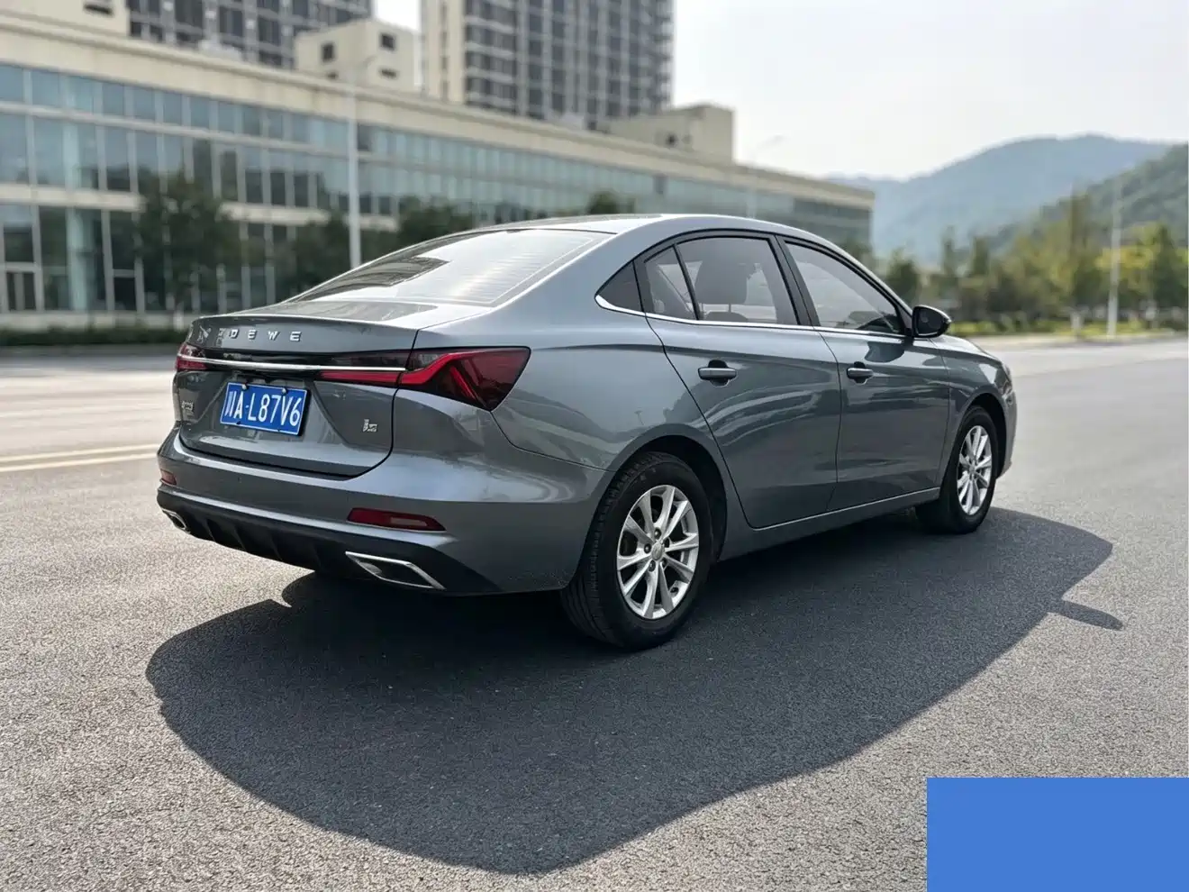 Фото 6 - Roewe i5