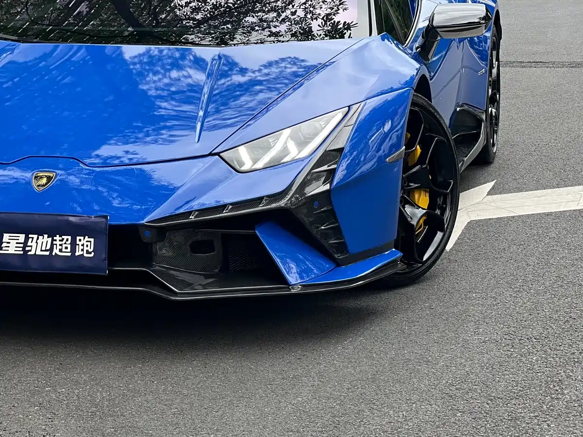 Фото 2 - Lamborghini Huracán