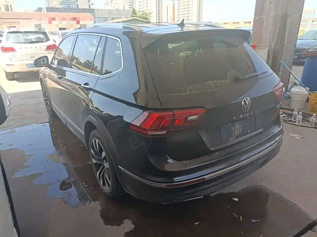 Photo 5 - Volkswagen Tiguan L