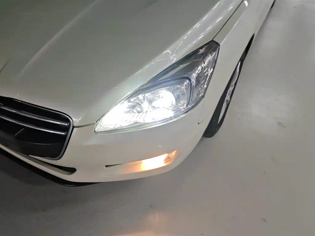 Peugeot 508 2012 2.0L Automatic Sunroof Classic Edition фото 18