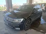 Photo 1 - Volkswagen Tiguan L