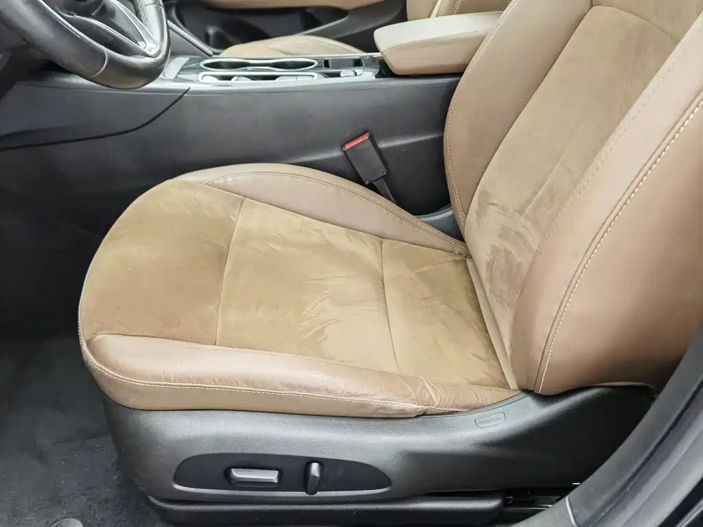 Photo 20 - Buick Regal