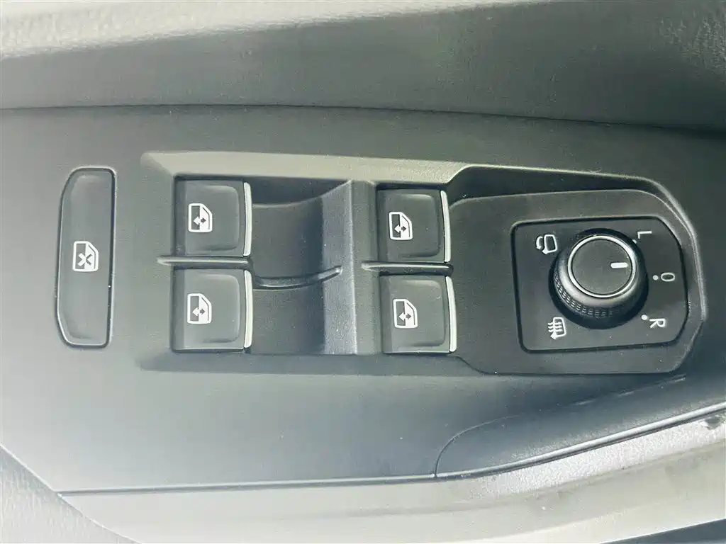 Volkswagen Sagitar 2019 280TSI DSG Comfort Edition China VI фото 18