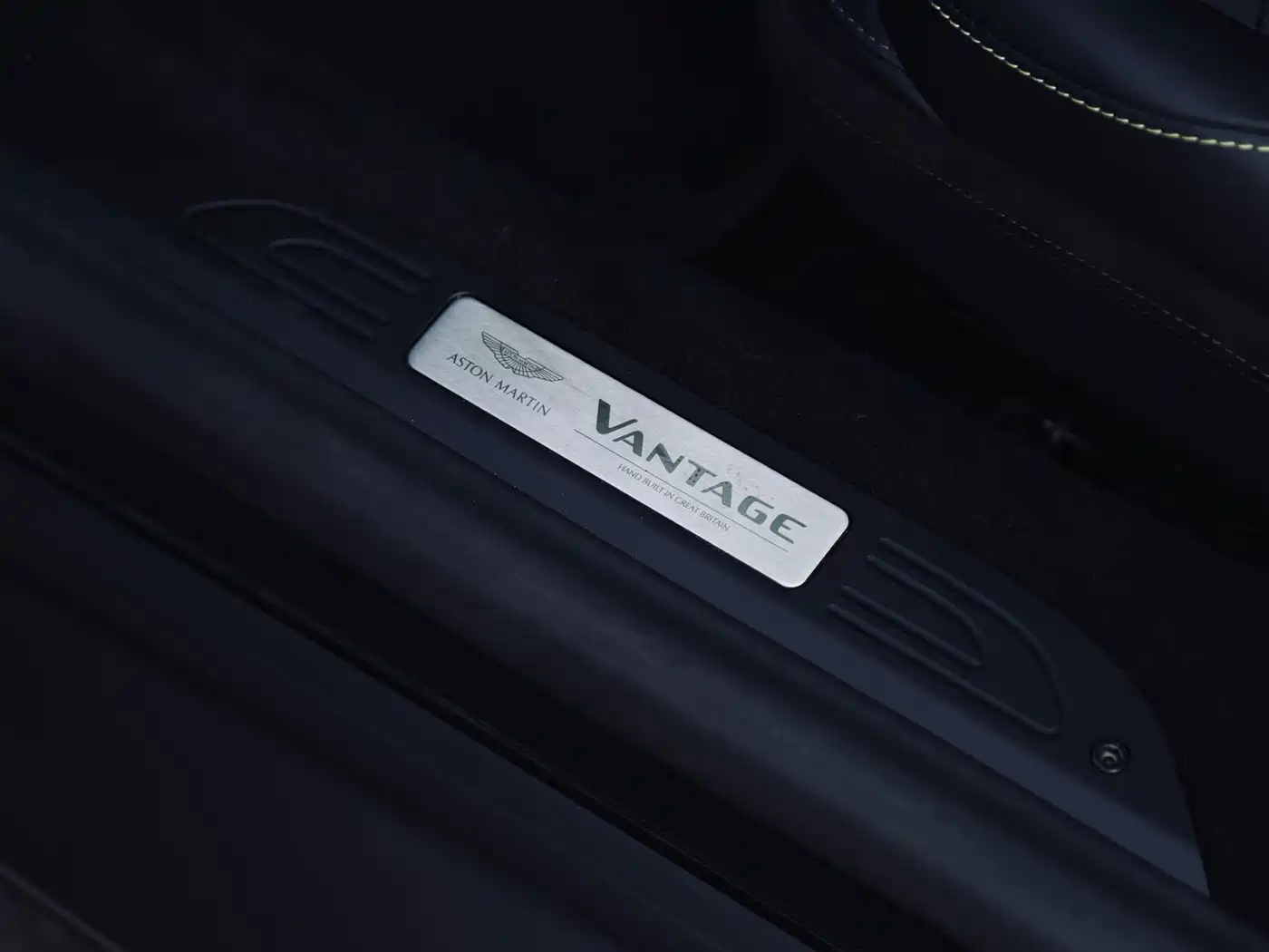 Aston Martin V8 Vantage 2024 2023 4.0T V8 Coupe