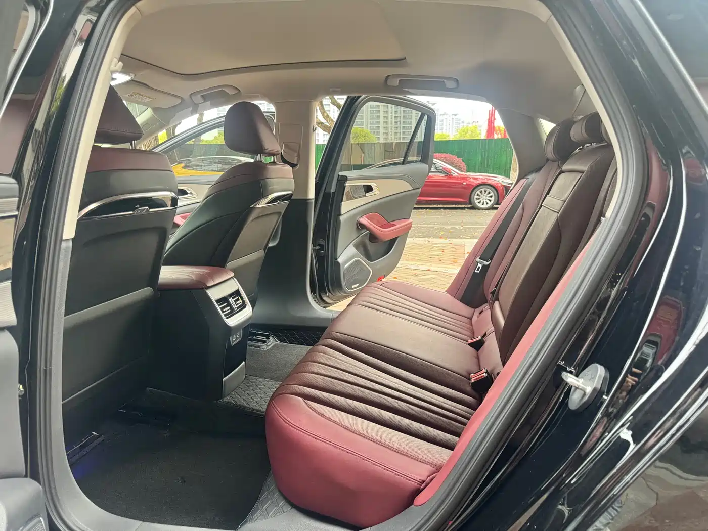 Hongqi H5 2025 1.5T DCT Flag Rhythm 500,000 Units Memorial Edition фото 8
