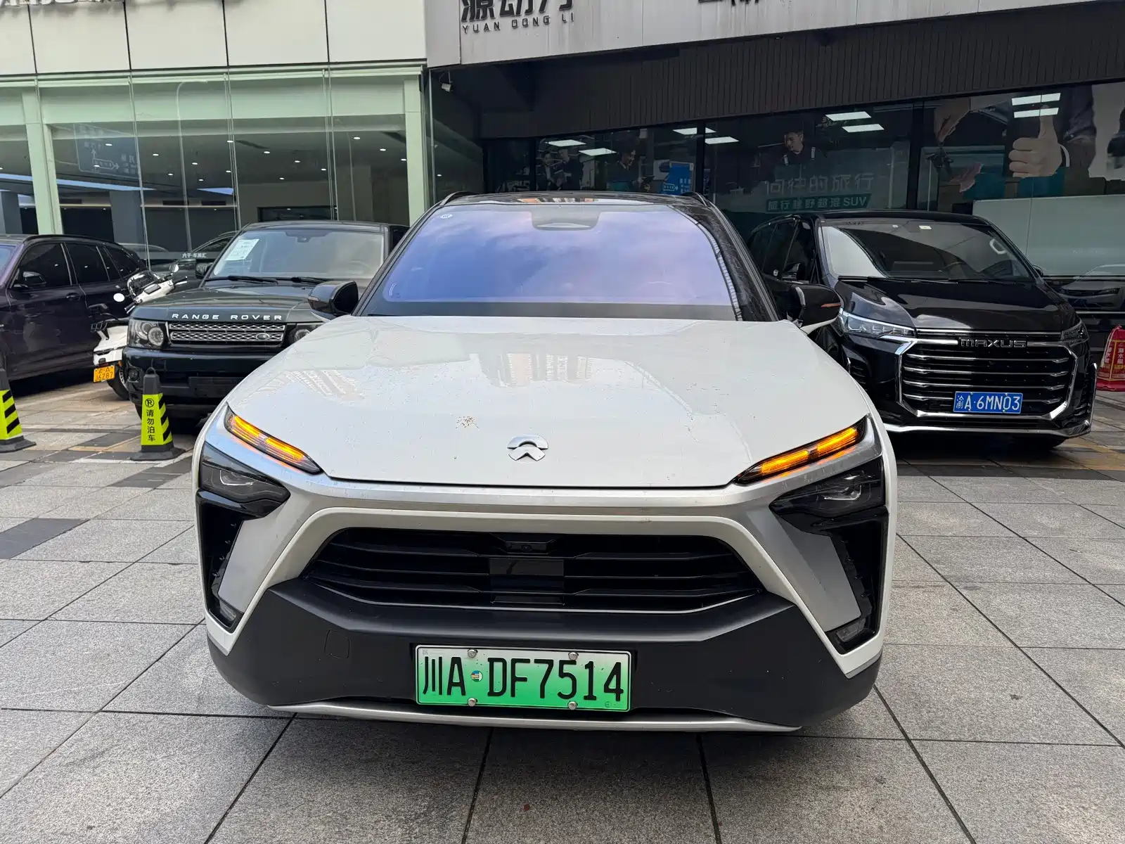 Фото 2 - NIO ES8