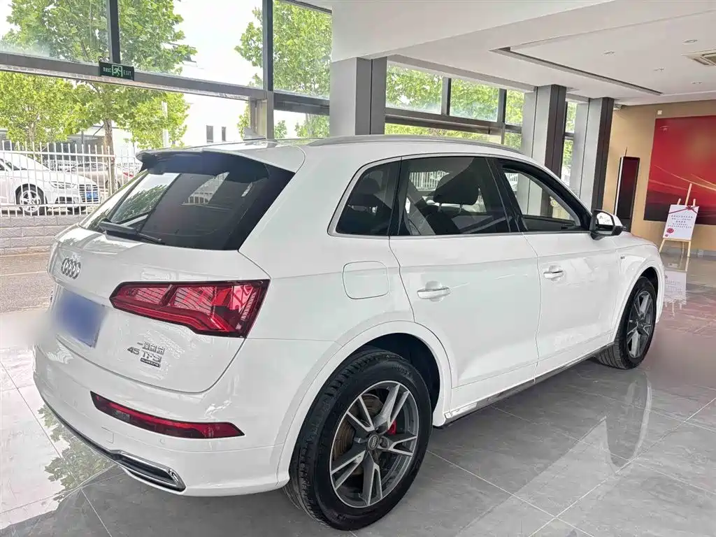 Audi Q5L 2020 Facelift 40 TFSI Honor Fashion фото 9