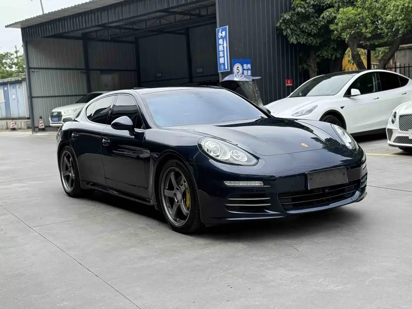 Porsche Panamera 2014 Panamera 4 3.0T фото 2