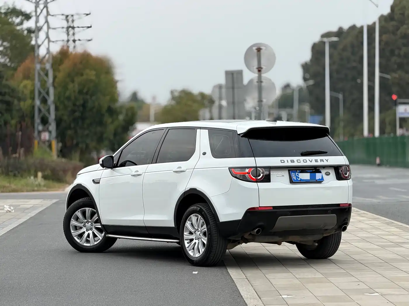 Land Rover Discovery Sport 2017 2.0T SE фото 2