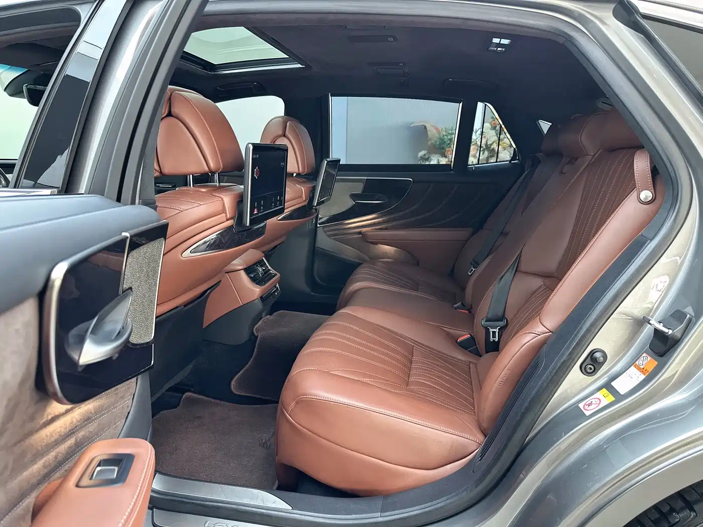 Lexus LS 2018 500h Executive Edition China V фото 17