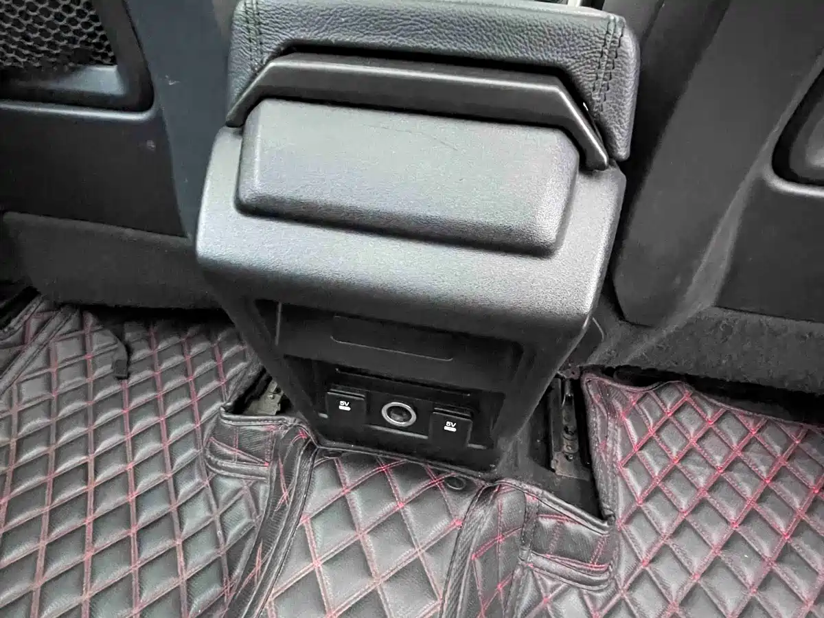 Land Rover Discovery Sport 2017 2.0T HSE фото 18