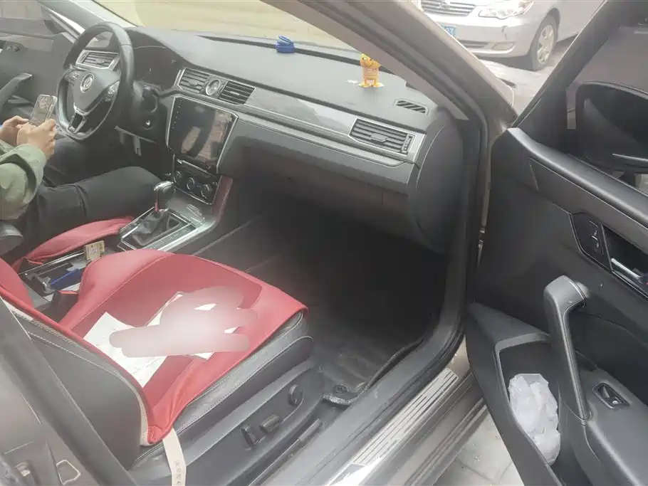 Volkswagen Passat 2016 330TSI DSG Honor Edition фото 8
