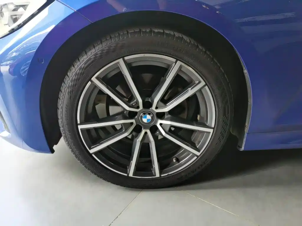 Photo 23 - BMW 3 Series