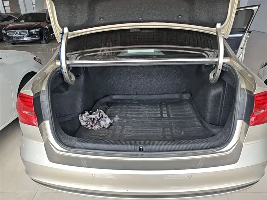 Volkswagen Bora 2018 1.5L Automatic Fashion фото 19