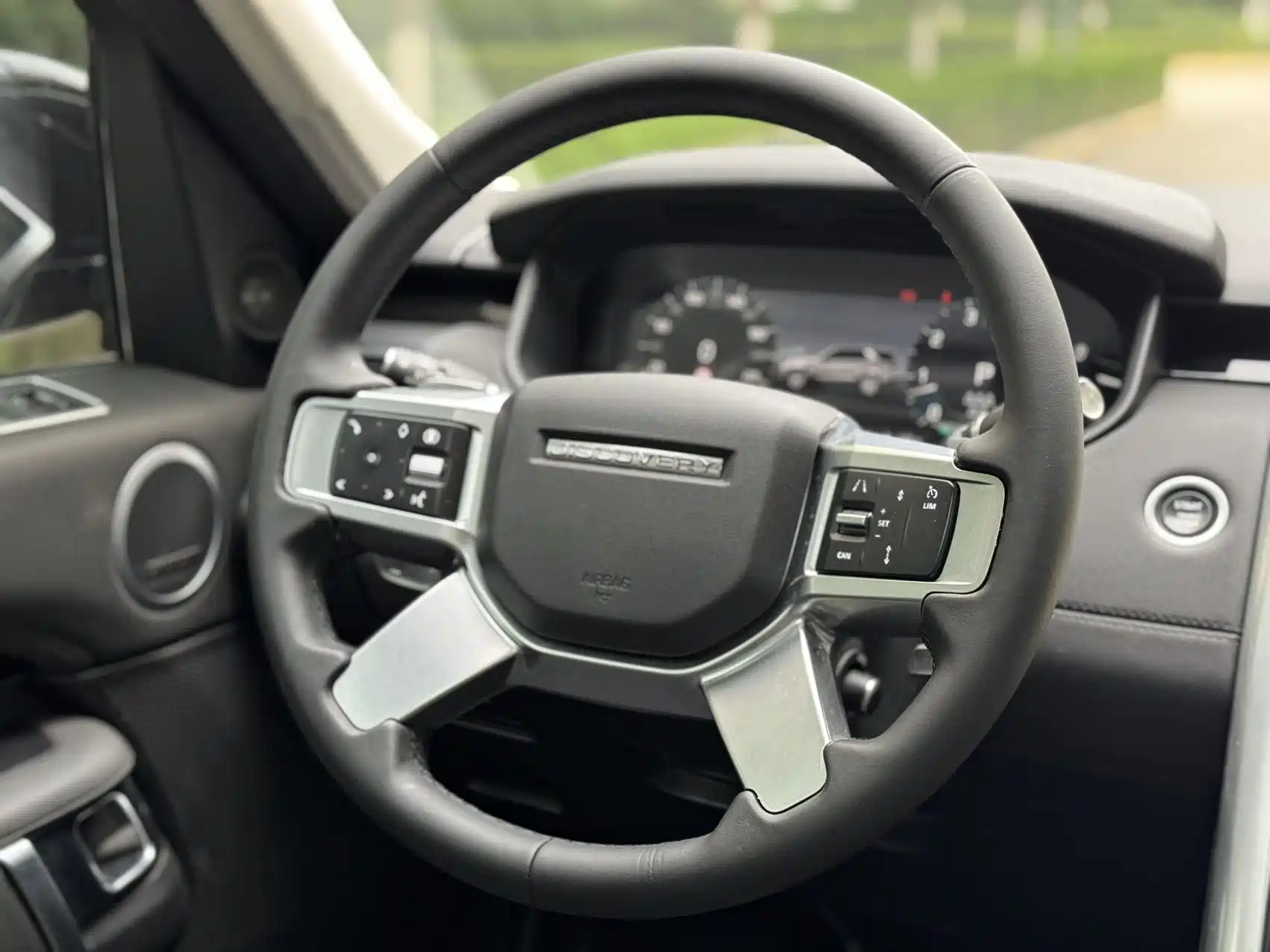 Фото 9 - Land Rover Discovery