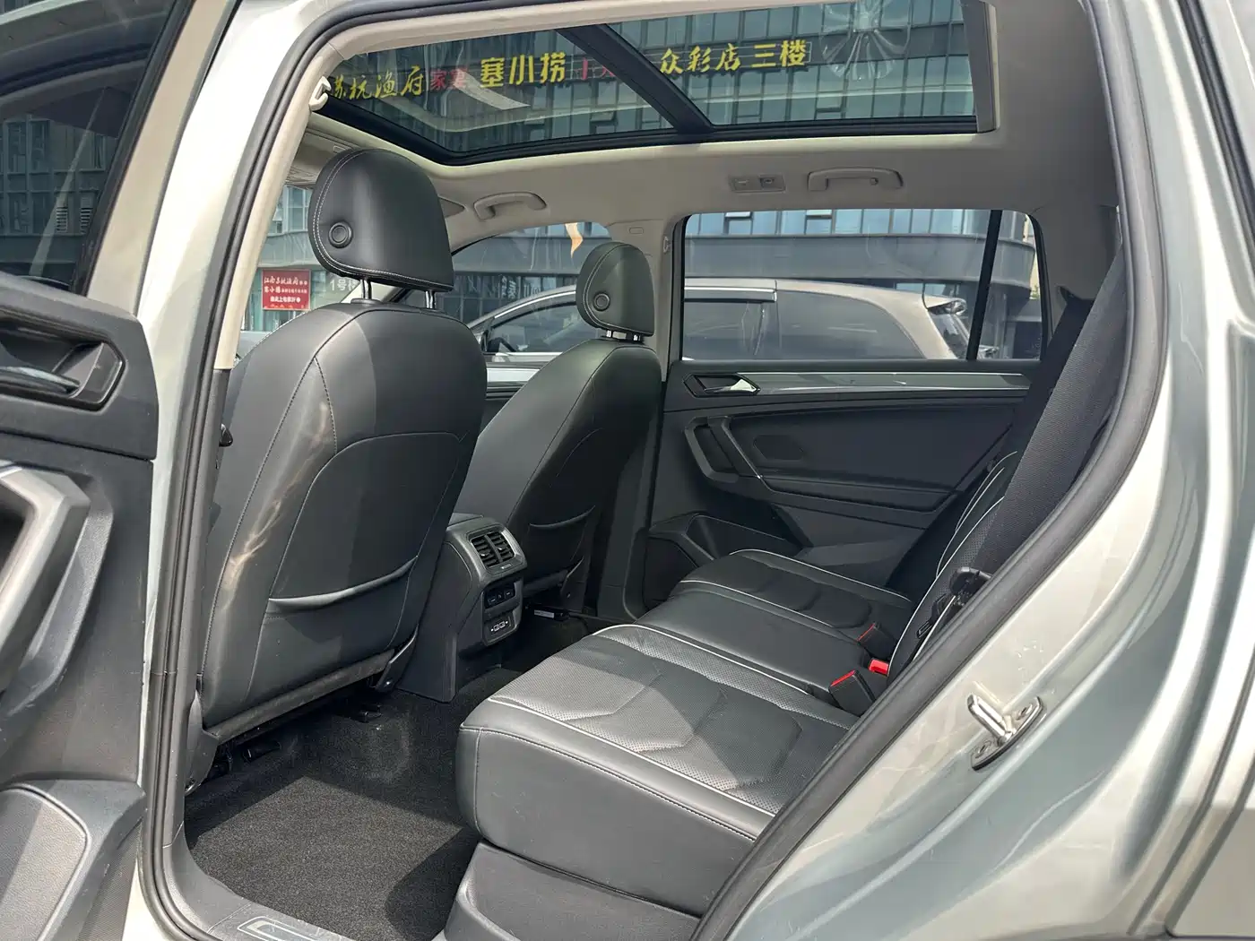 Volkswagen Tiguan L 2019 330TSI Automatic 2WD R-Line Flagship Edition China VI фото 10