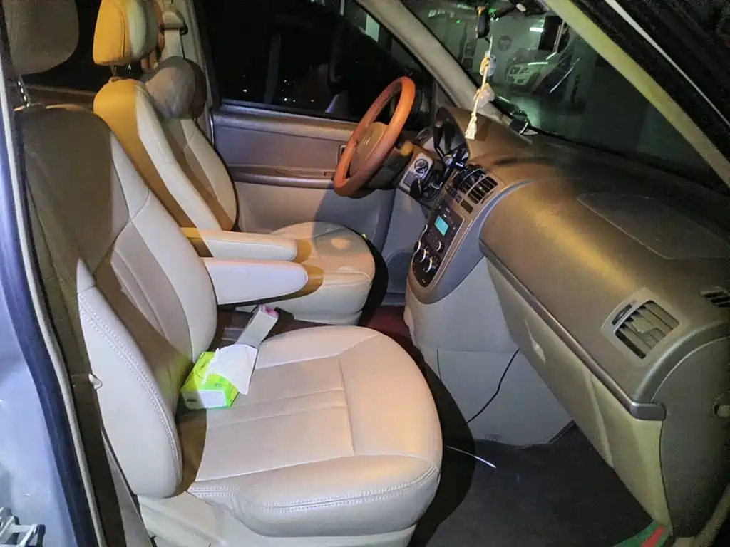 Photo 12 - Buick GL8