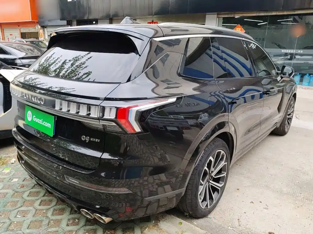Фото 7 - Lynk & Co 09
