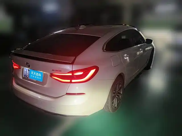 BMW 6 Series GT 2022 Model 630i Luxury Design Package — фото 2