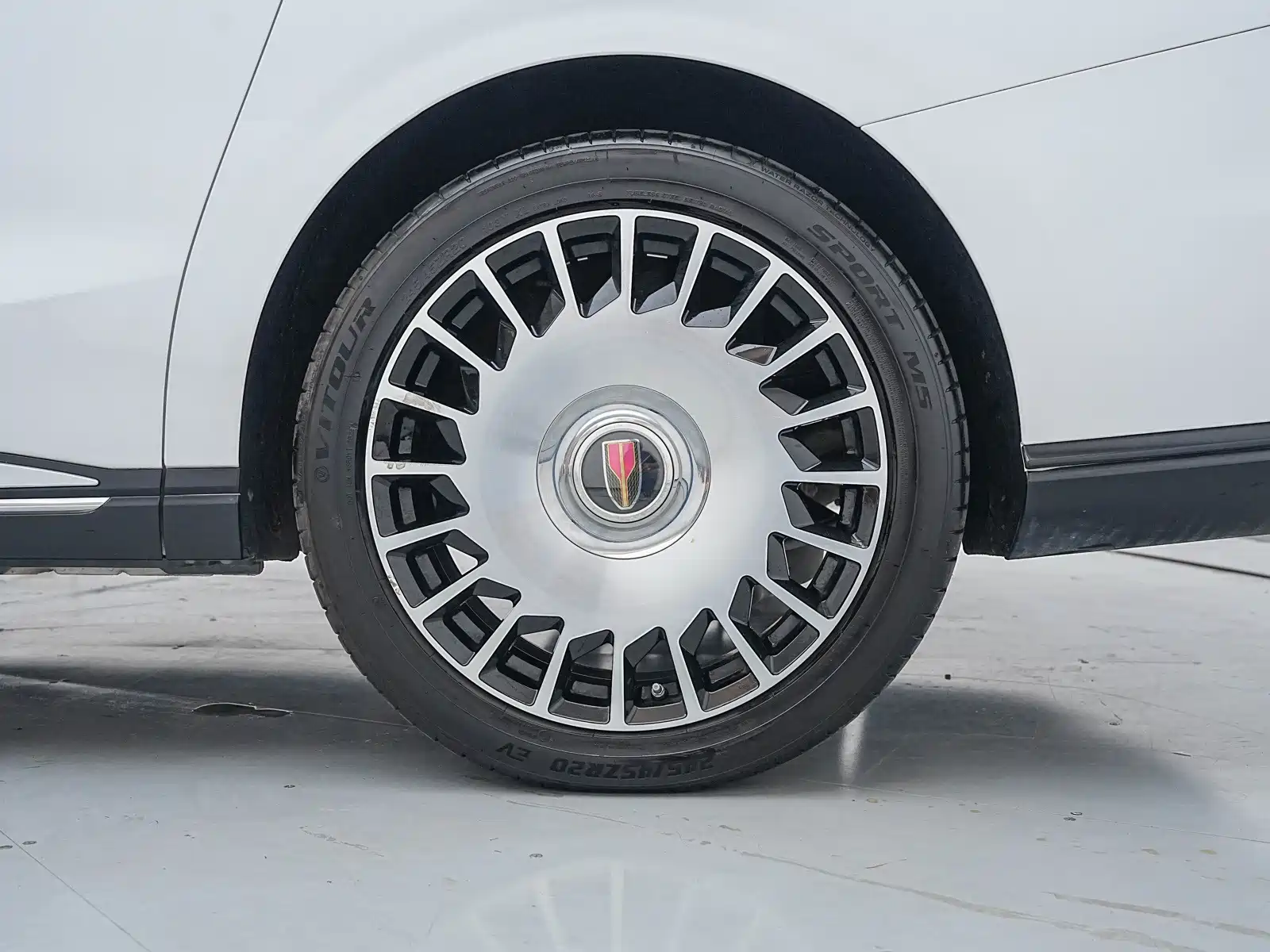 Фото 7 - Hongqi HQ9