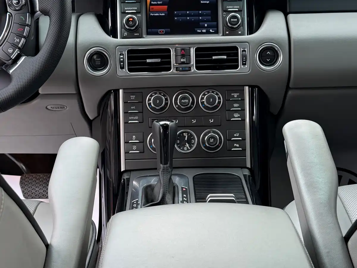 Land Rover Range Rover 2011 5.0 NA V8 HSE фото 8