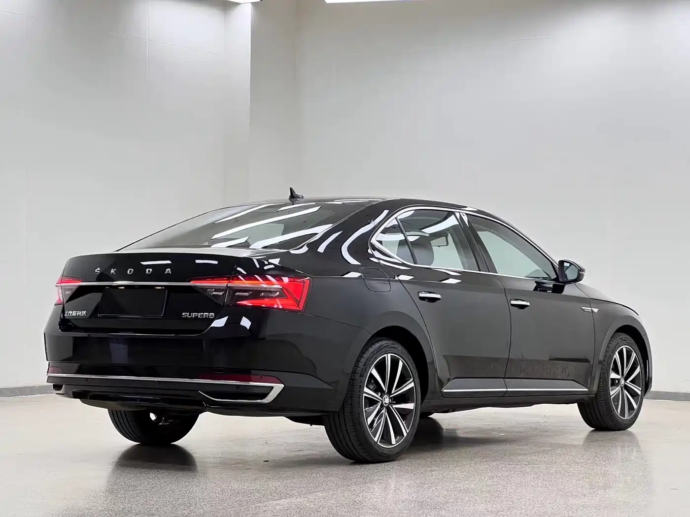 Škoda Superb 2025 Model TSI280 DSG Premium Edition фото 4