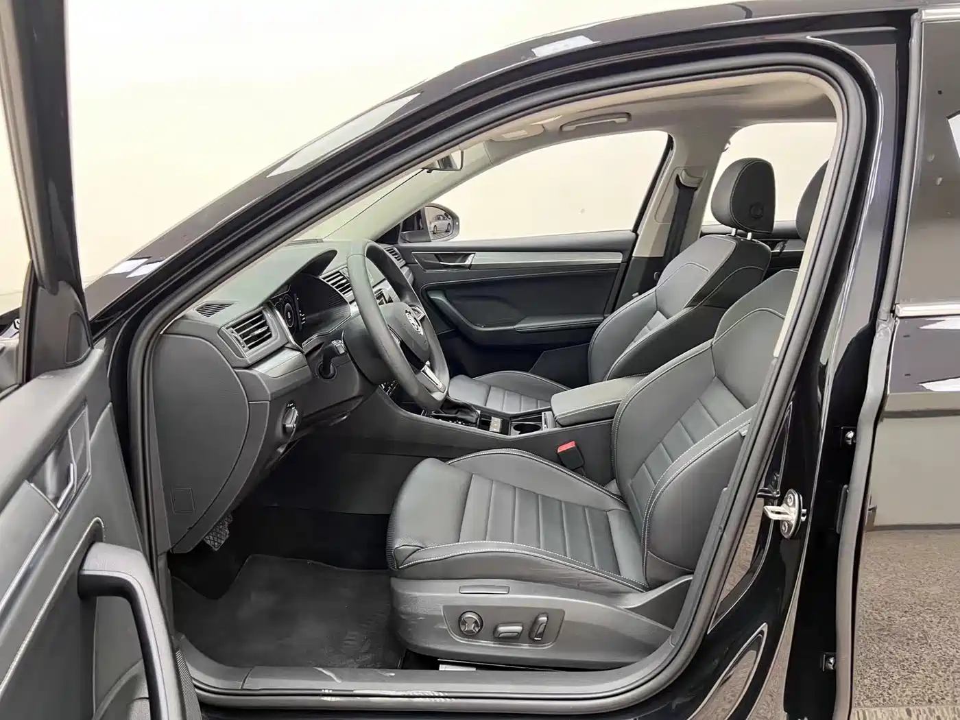 Škoda Superb 2025 Model TSI280 DSG Premium Edition фото 12