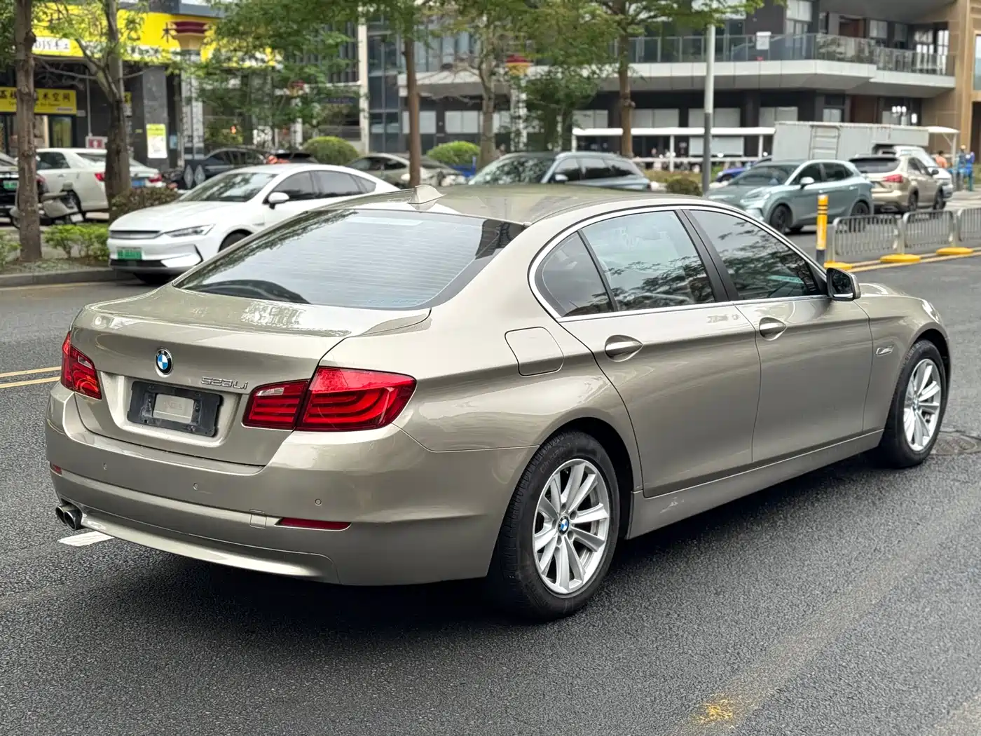 BMW 5 Series 2011 520Li Elegance фото 21