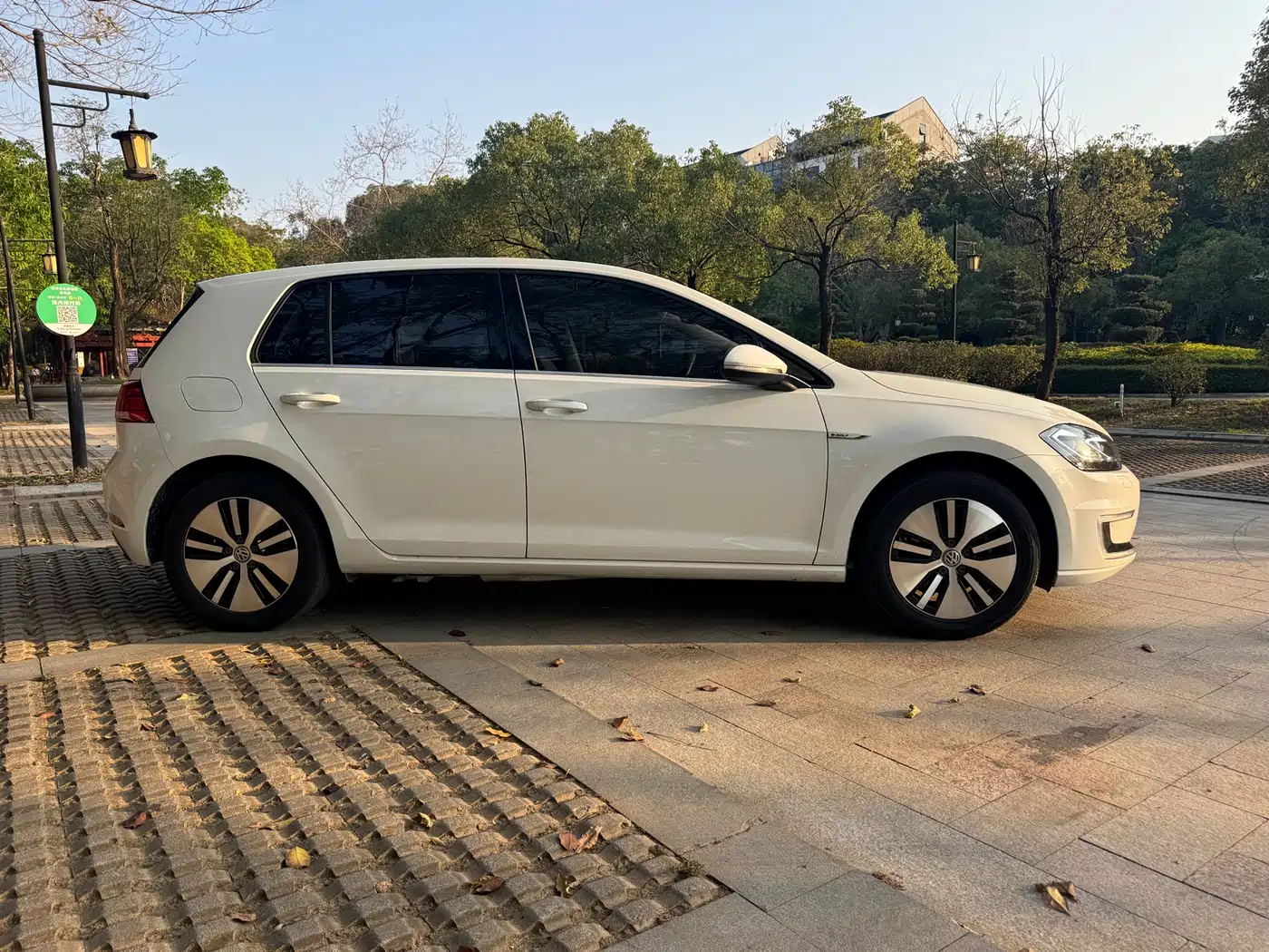 VOLKSWAGEN GOLF*PURE ELECTRICITY