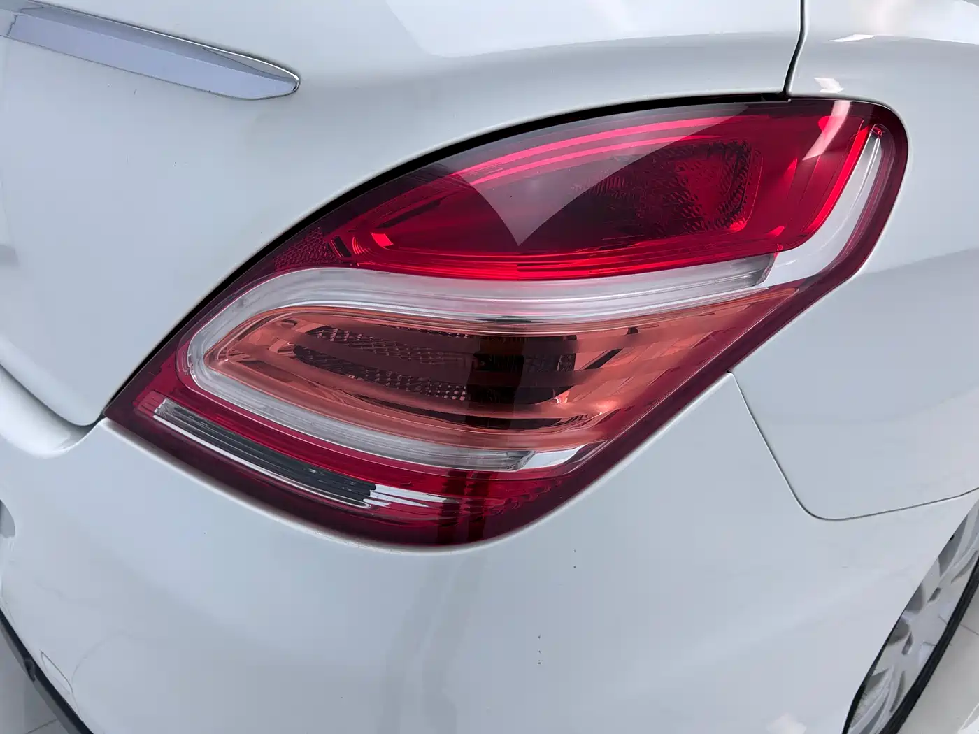 Peugeot 308 2014 Model Joy Edition Classic 1.6L Automatic Superior Style фото 22