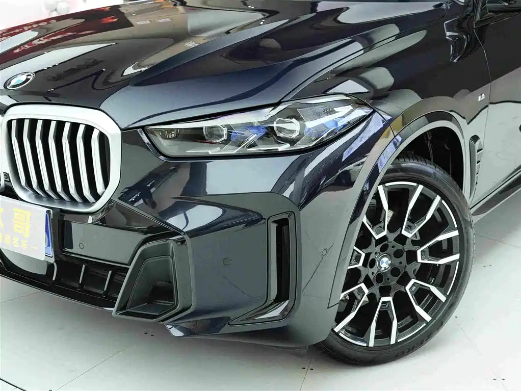 BMW X5 2026 2025 Model xDrive 40Li M Sport Blackout Package