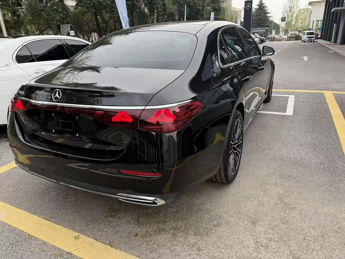 Mercedes-Benz E-Class 2025 E 300 L Luxury фото 7