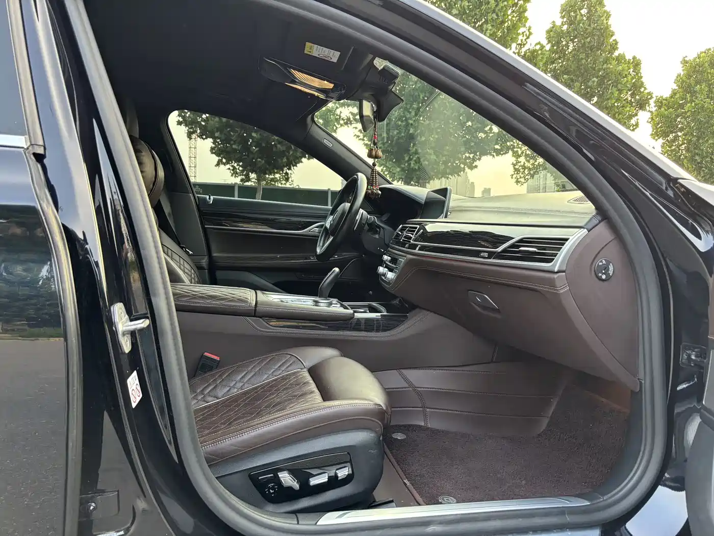 BMW 7 Series 2021 Model 740Li Leading M Sport Package фото 13
