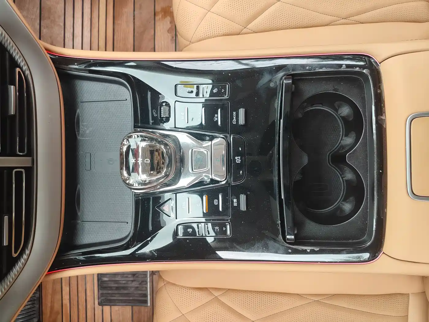 Denza D9 2024 EV 620 Premium фото 7
