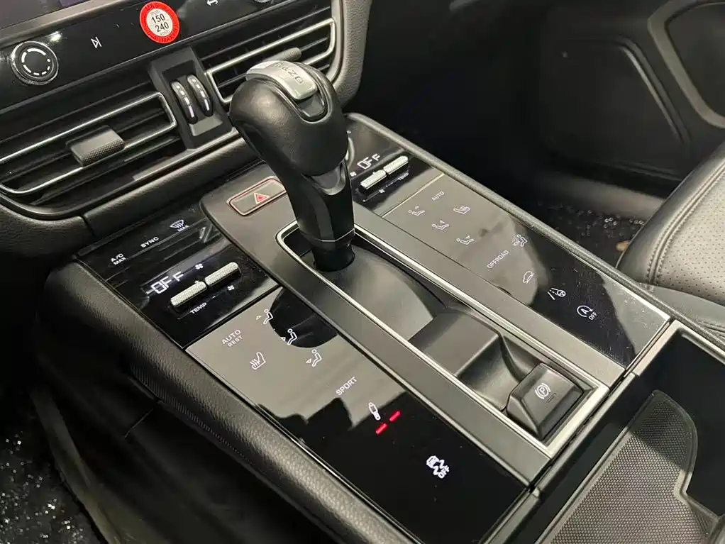 Porsche Macan 2023 Macan 2.0T фото 18