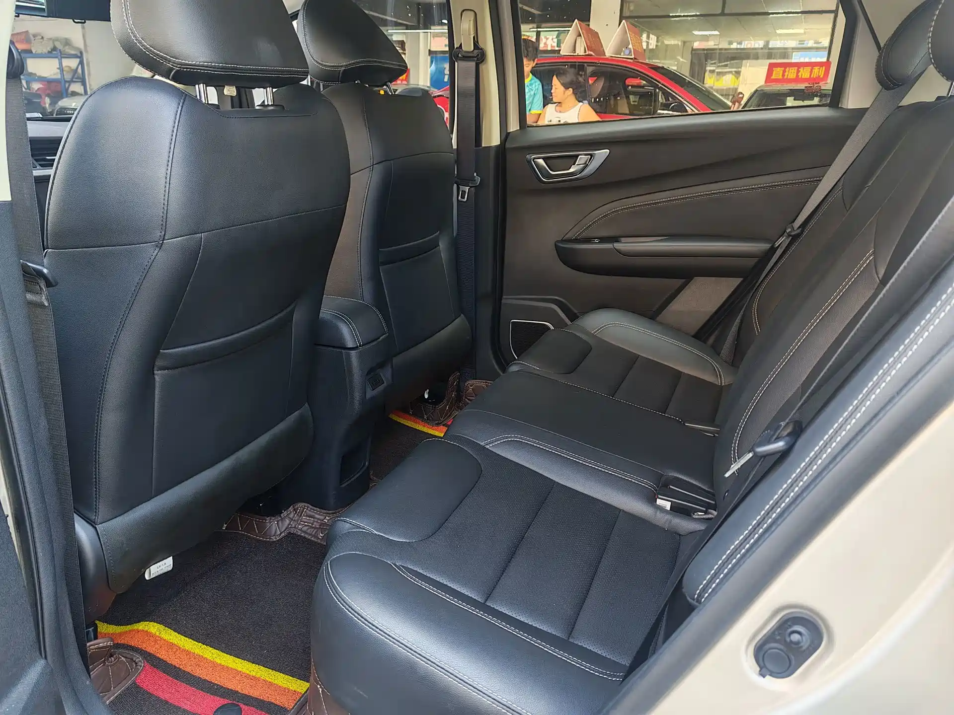 Фото 9 - Geely Vision X3