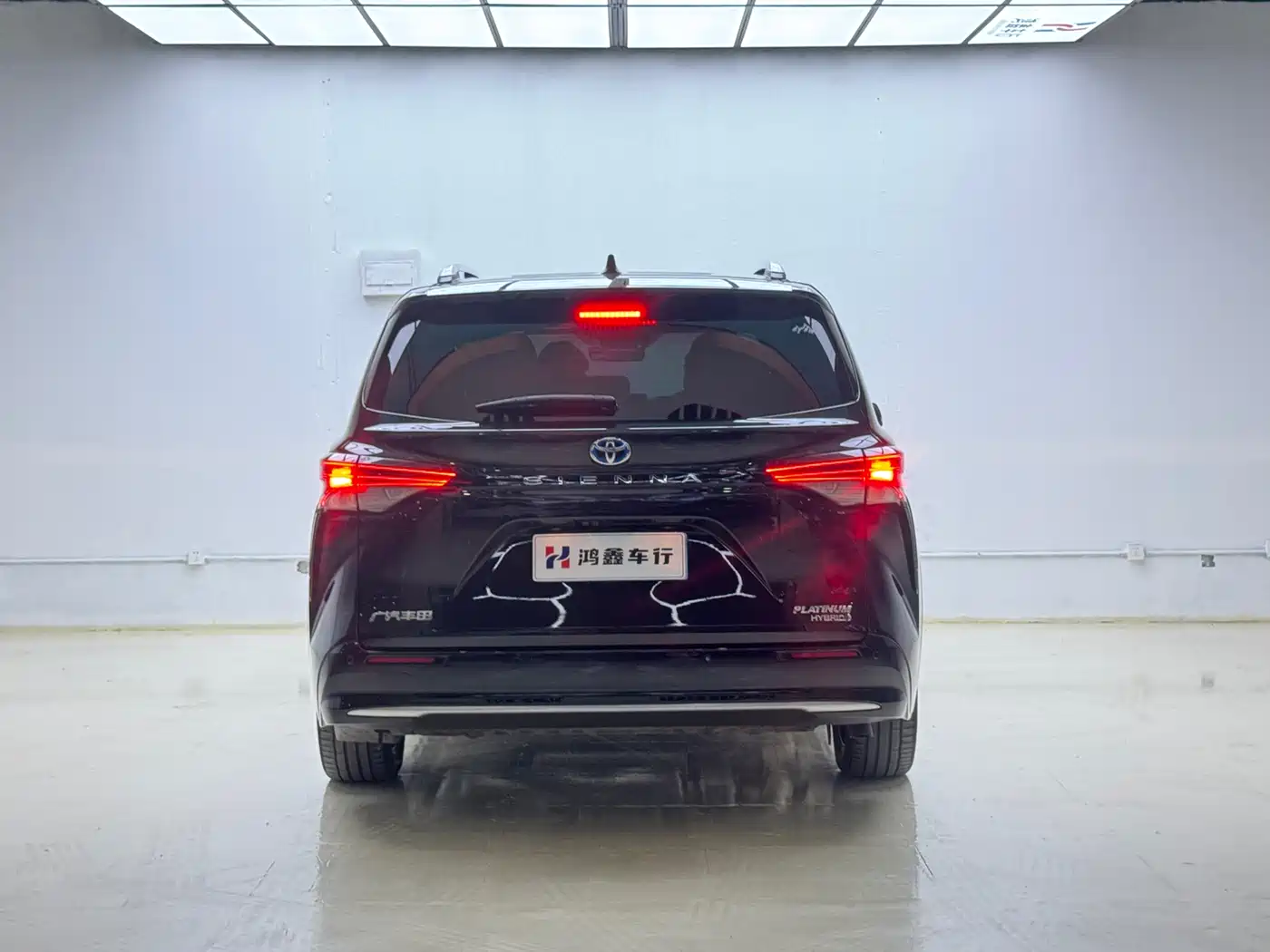 Toyota Sienna 2023 2.5L Hybrid Platinum Edition фото 20
