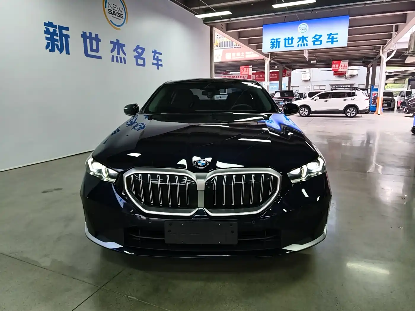BMW 5 Series 2024 530Li Leading M Sport Package фото 2