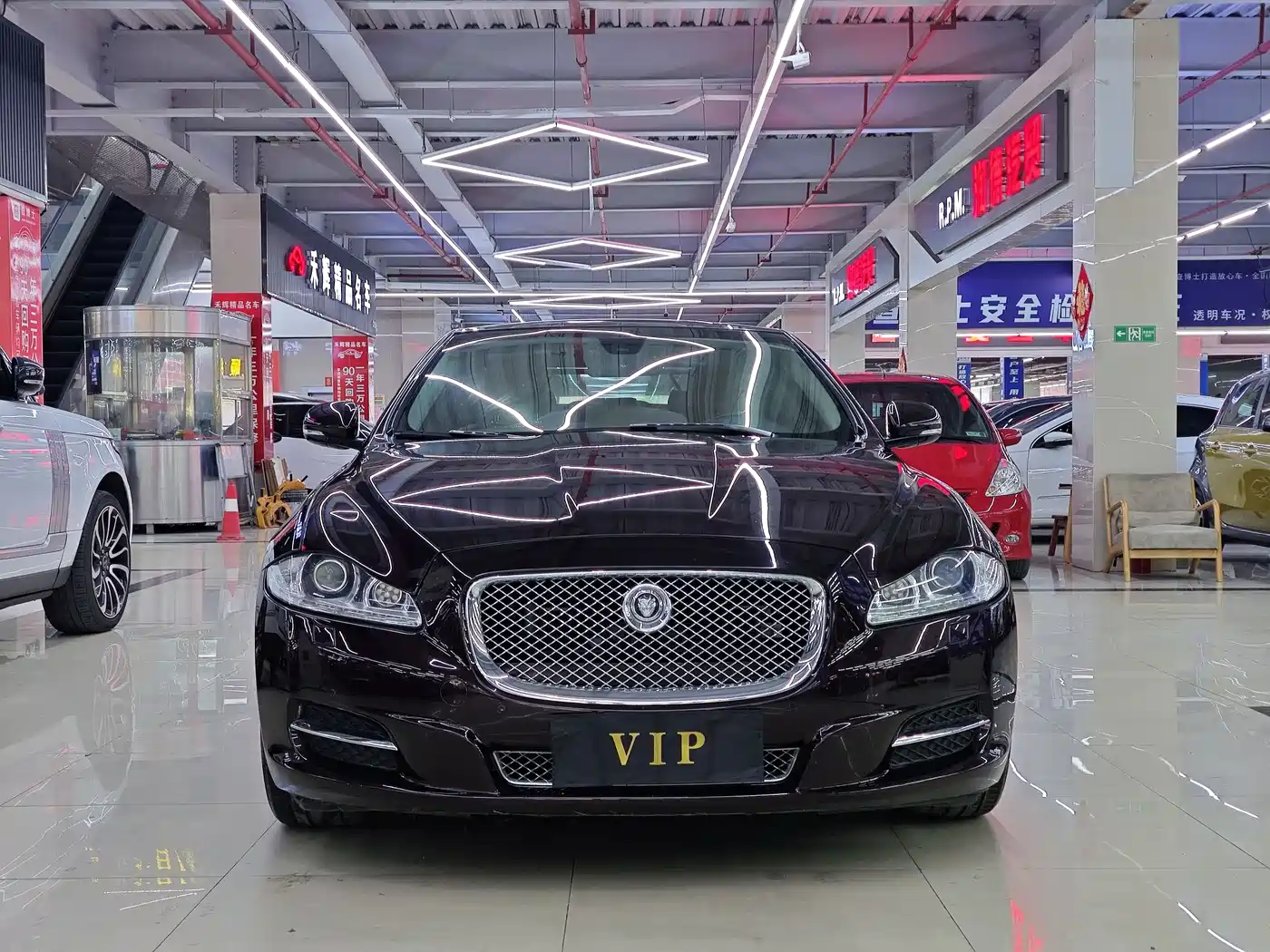 Jaguar XJ 2010 Model XJL 5.0 Panoramic Luxury Edition фото 2