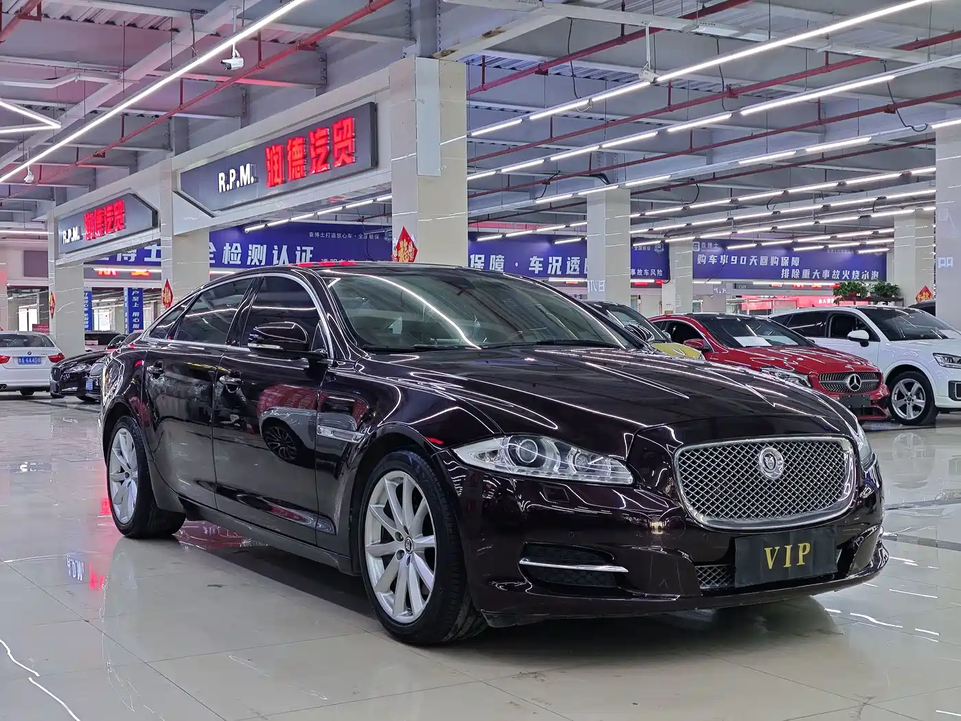 Jaguar XJ 2010 Model XJL 5.0 Panoramic Luxury Edition фото 3